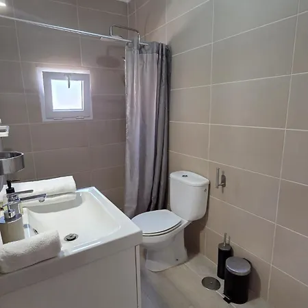 La Paz- Spacious Family Villa, Bbq And Parking أرونا